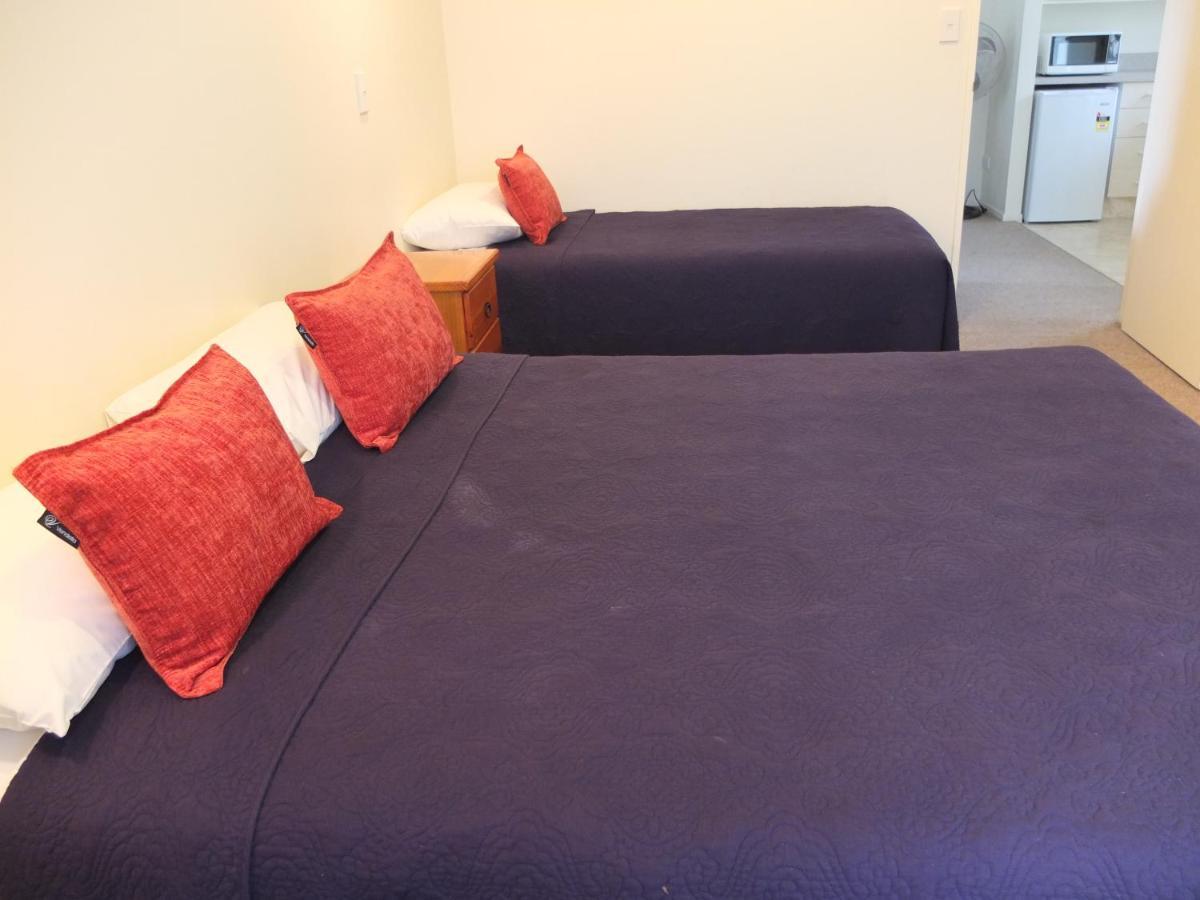 Colonial Court Motel เคมบริดจ์ ภายนอก รูปภาพ