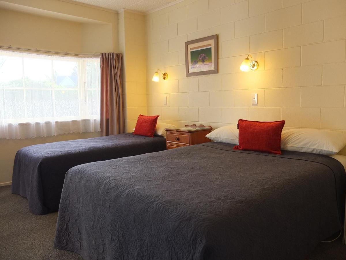 Colonial Court Motel เคมบริดจ์ ภายนอก รูปภาพ