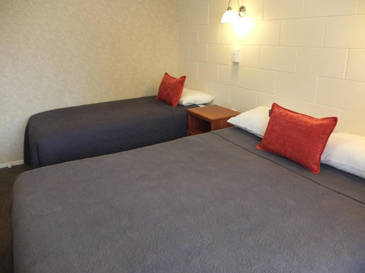 Colonial Court Motel เคมบริดจ์ ภายนอก รูปภาพ