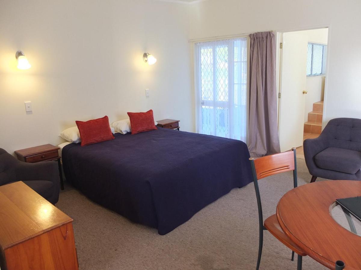 Colonial Court Motel เคมบริดจ์ ภายนอก รูปภาพ